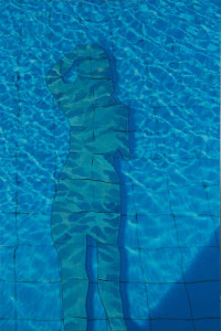 ‘Έργο της Γεωργίας Μπλιάτσου από τη συλλογή ΄Σκιές΄