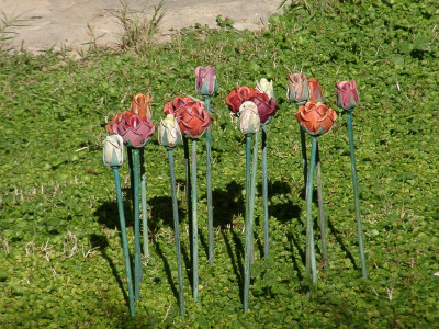 Κατασκευή της Γεωργίας Μπλιάτσου από τη συλλογή ΄Πορτρέτα Λουλουδιών΄